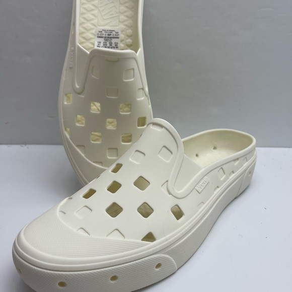 Vans Men’s Slip-On Mule Trk
Marshmallow
VN0005V8FS8 Cream Perforated Mules - Picture 13 of 16
